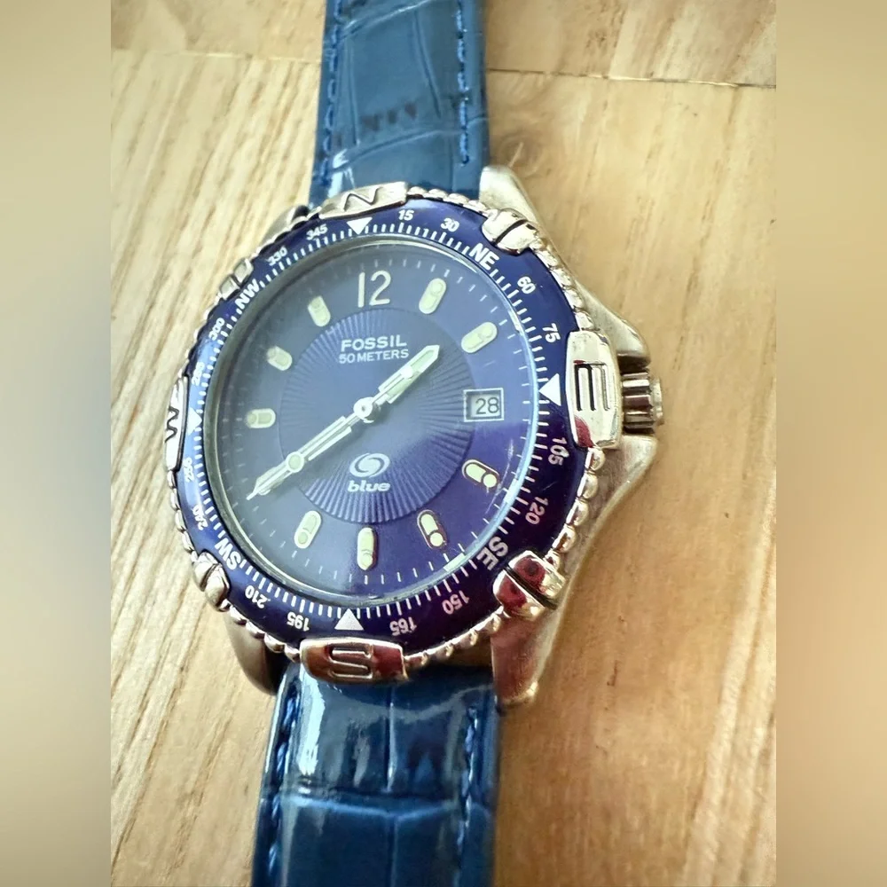Fossil Blue stainless steel sport diver style blue leather watch NEW BATTERY